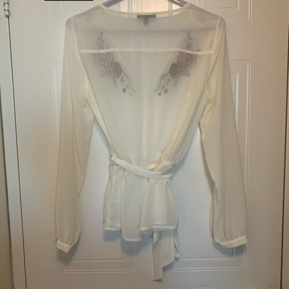 Express Wrap Blouse - Picture 4 of 4